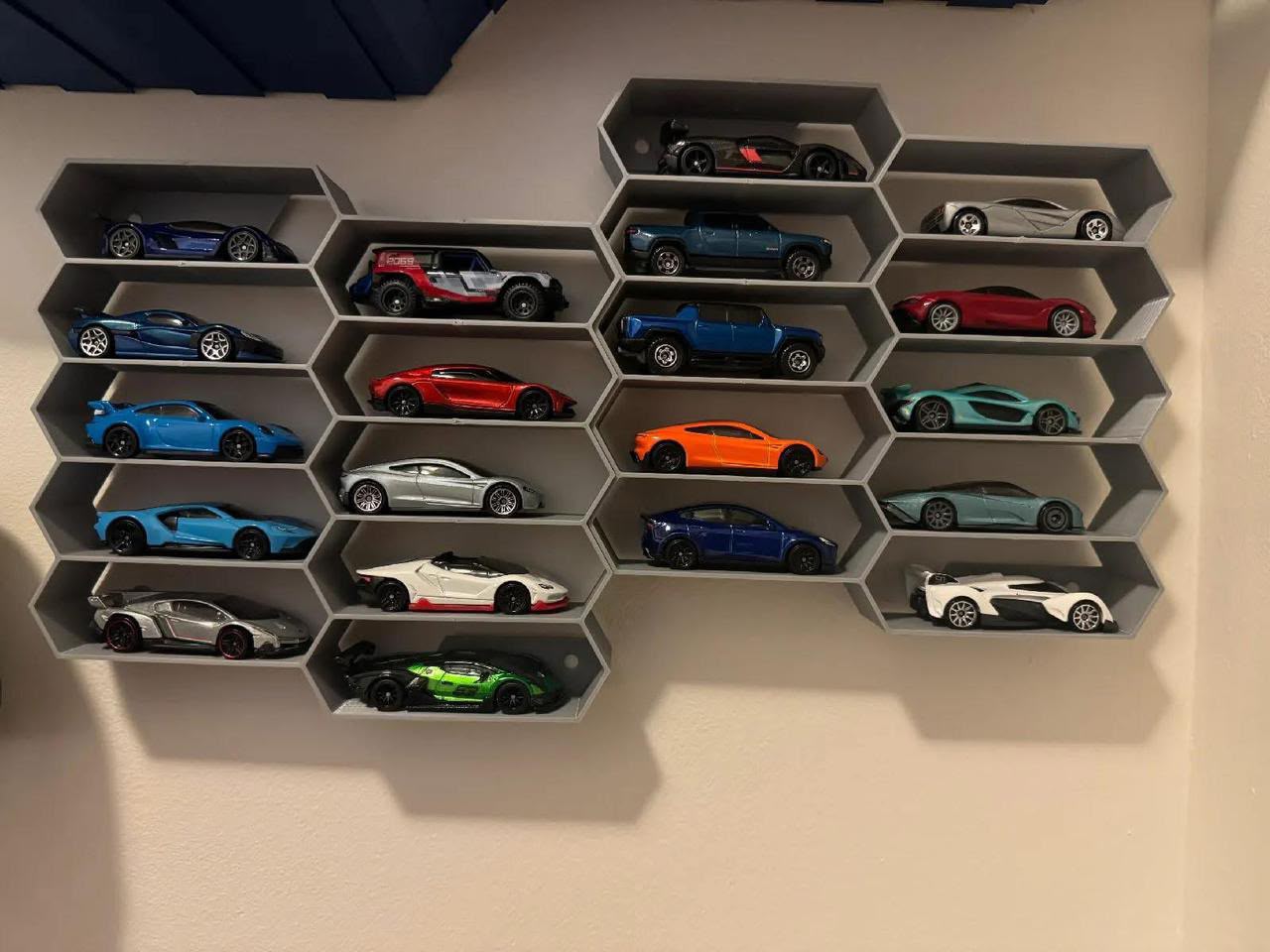 Hot Wheels 1:64 Display Rack — 10 Slots photo 4